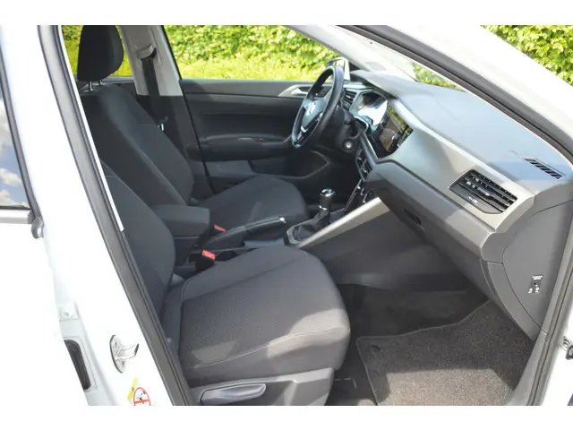 Volkswagen Polo 1.0 TSI Highline Business R 2021 Benzine 37