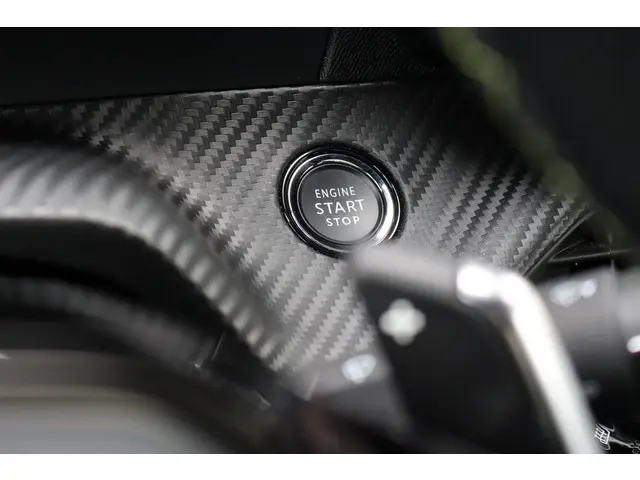 Peugeot 2008 1.2 PureTech GT Pack Aut8 | 2021 Benzine 39