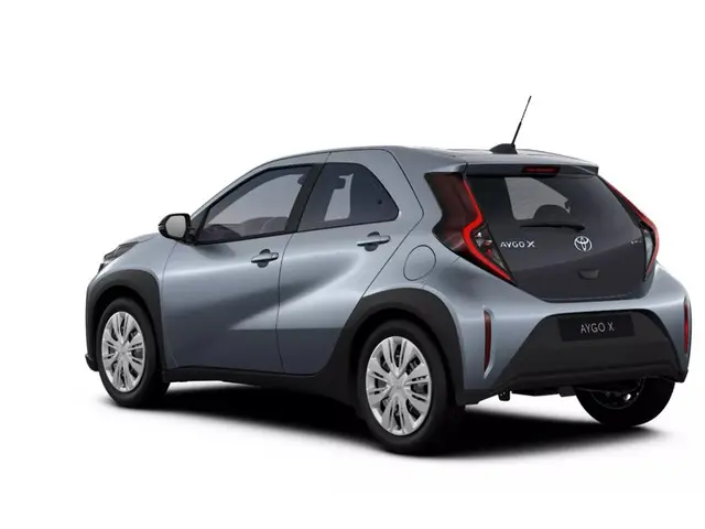 Toyota Aygo X Hybrid 115 play 2025 Hybride Benzine 4