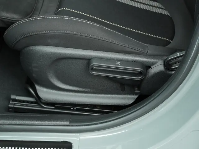 MINI 5-Deurs Cooper Chili 2020 Benzine 23