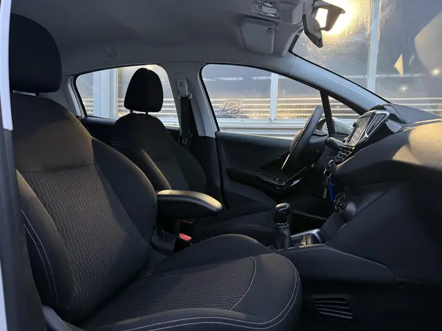Peugeot 208 1.2 PureTech Blue Lion 2018 Benzine 19