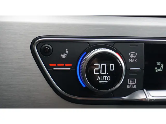 Audi A4 Avant 35 TFSI 150pk 2x S-Line 2022 Benzine 32