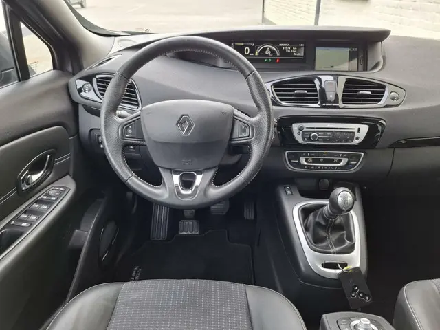 Renault Scénic TCe 115 Bose 2013 Benzine 13