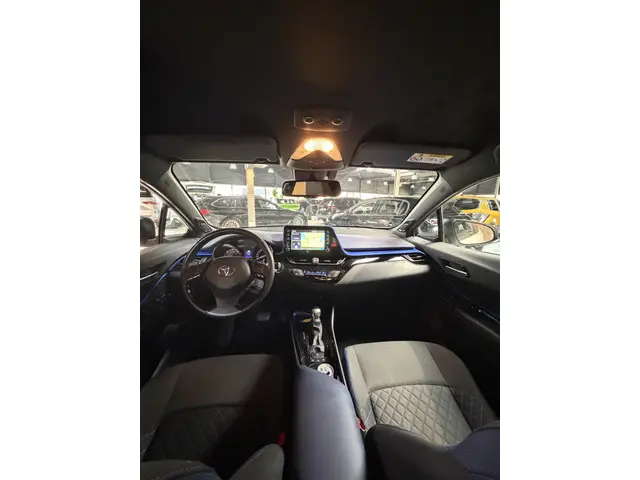 Toyota C-HR 1.8 Hybrid Bi-Tone 2021 Hybride Benzine 17
