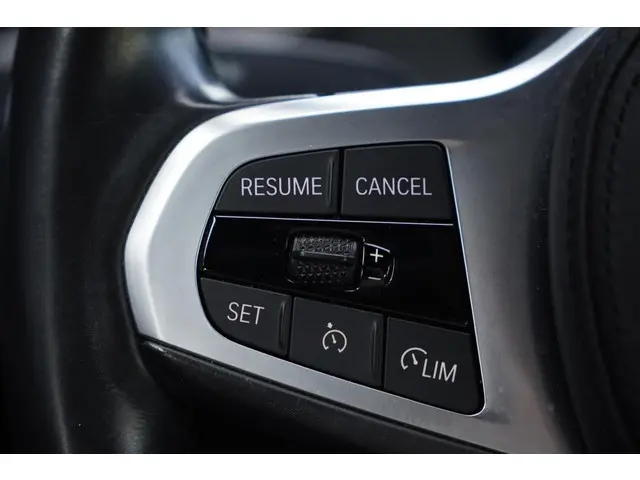 BMW 1 Serie 118i High Executive 2021 Benzine 18