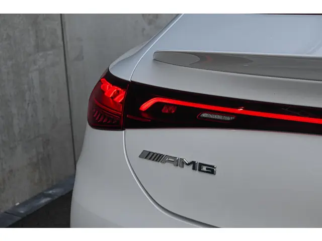 Mercedes-Benz EQE AMG 43 4MATIC 2022 Elektrisch 17