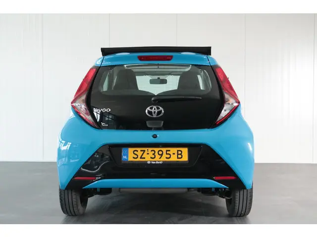 Toyota Aygo 1.0 VVT-i x-play Cabrio, 2019 Benzine 4
