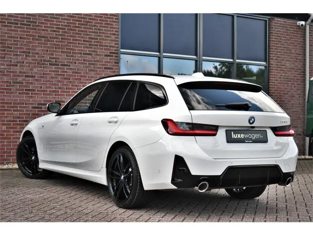 BMW 3 Serie Touring 330e M-Sport 2023 Hybride Benzine 20