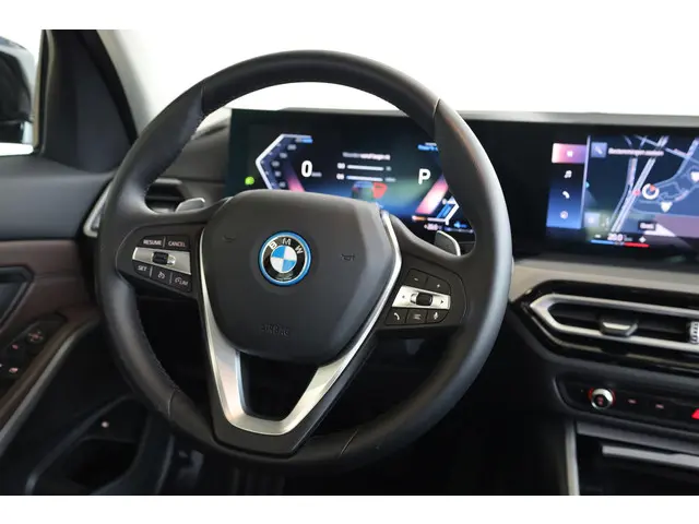 BMW 3 Serie Sedan 320e 2023 Hybride Benzine 11