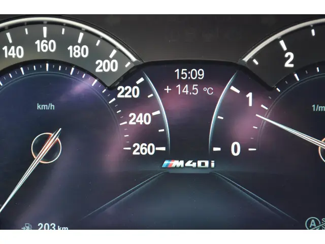 BMW 5 Serie 540i xDrive Touring 340 pk 2017 Benzine 26