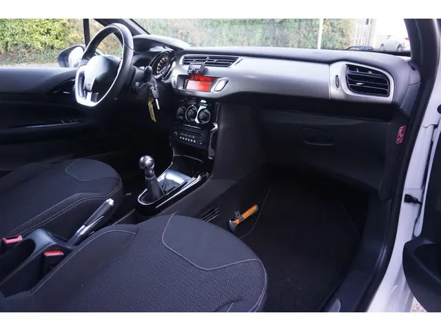 DS DS 3 Cabrio 1.2 PureTech So Chic 2017 Benzine 23