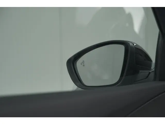 Peugeot 2008 PureTech 130 EAT8 GT 2024 Benzine 17