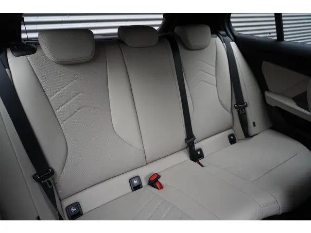 BMW 1 Serie 5-deurs 120 2025 Benzine 10