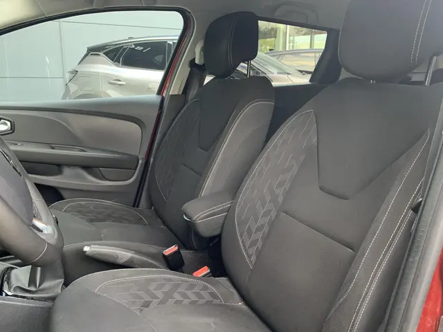Renault Clio Estate 0.9 TCe Limited 2018 Benzine 7