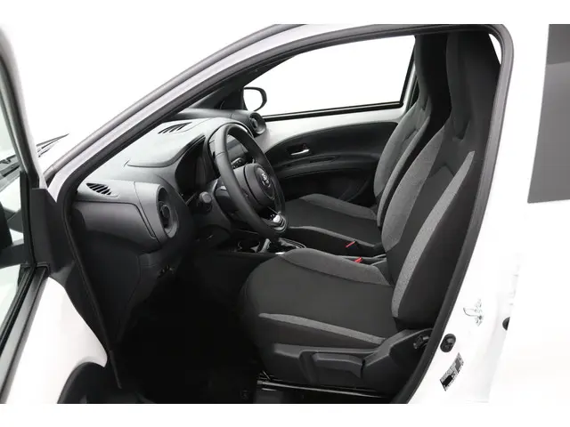 Toyota Aygo X 1.0 VVT-i S-CVT Play 2024 Benzine 17