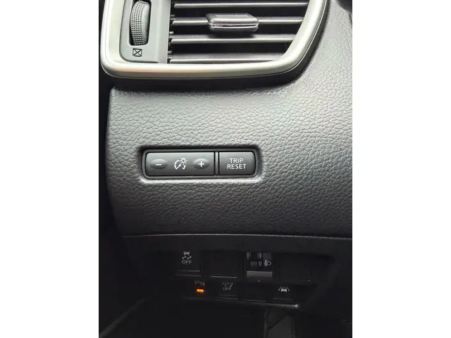 Nissan QASHQAI 1.2 Premier Edition 2014 Benzine 18