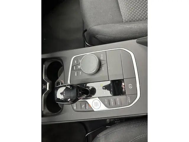 BMW 1 Serie 118i Executive Edition 2020 Benzine 17