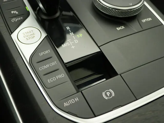 BMW 3 Serie 320i Touring 2020 Benzine 24