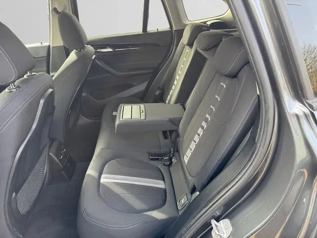 BMW X1 sDrive18i High Executive Aut- 2017 Benzine 19