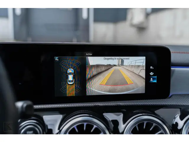 Mercedes-Benz CLA 200 Premium Plus 2020 Benzine 50