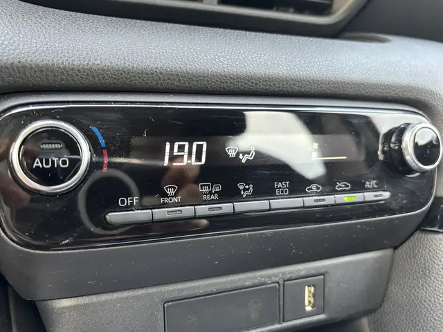 Toyota Yaris 1.5 Hybrid 2023 Hybride Benzine 24