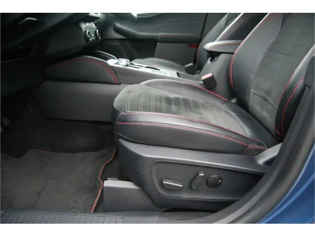 Ford Kuga 2.5 PHEV ST-Line X 2022 Hybride Benzine 16