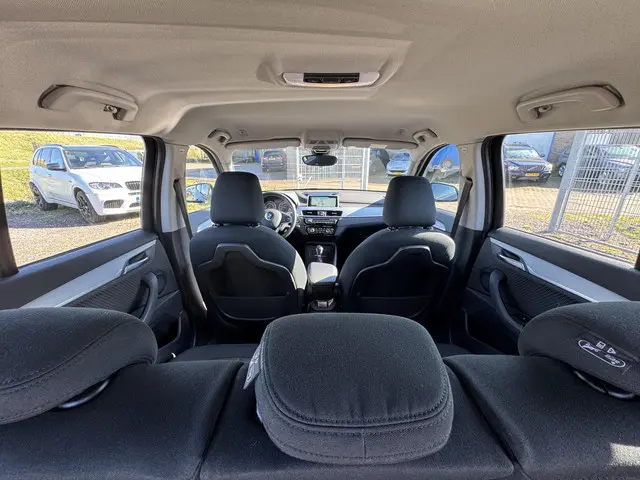 BMW X1 xDrive20i High Executive 2018 Benzine 36