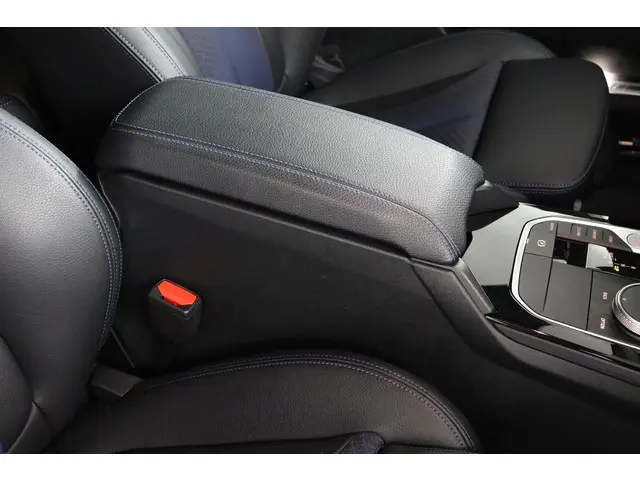 BMW 1 Serie 118i Executive Edition 2021 Benzine 55