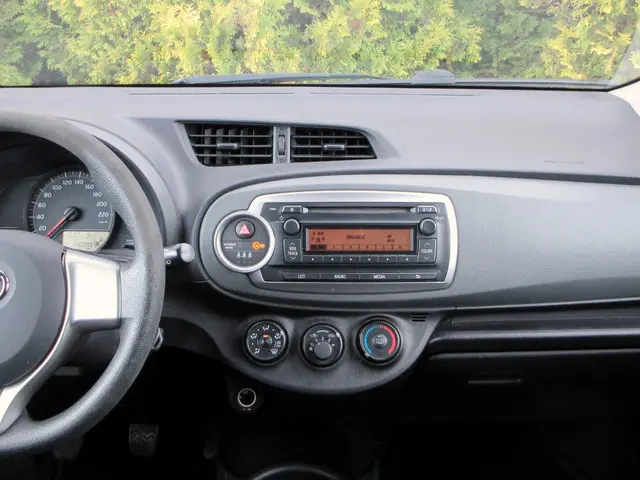 Toyota Yaris 1.3 VVT-i Comfort*Airco* 2013 Benzine 9