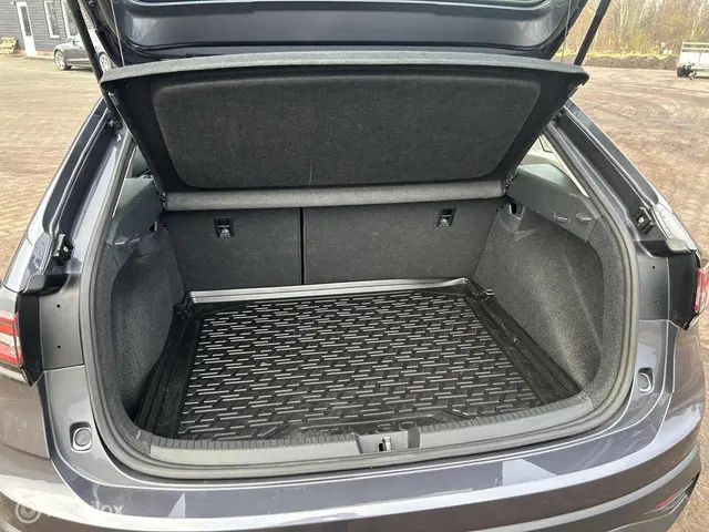 Volkswagen Taigo 1.0 TSI Life Business 2023 Benzine 12