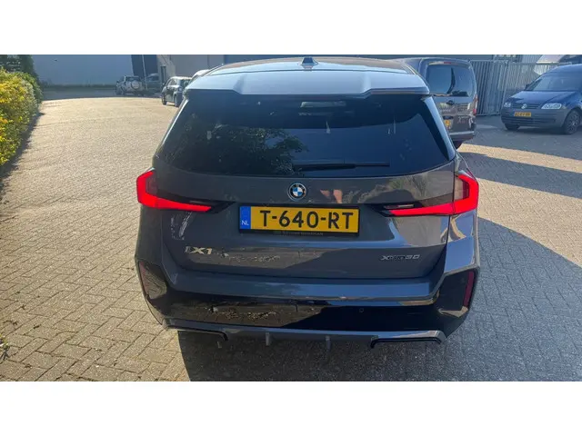 BMW iX1 XDrive30 Launch Edition 67 kWh 2022 Elektrisch 5