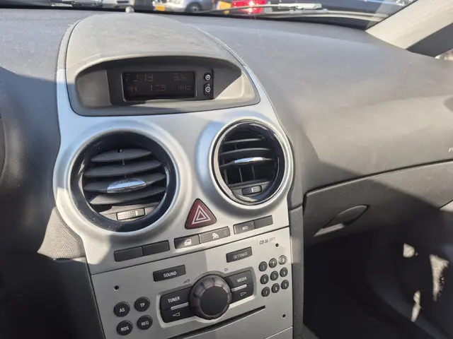 Opel Corsa 1.4-16V Cosmo Nap NL Airco 5 drs 2012 Benzine 8