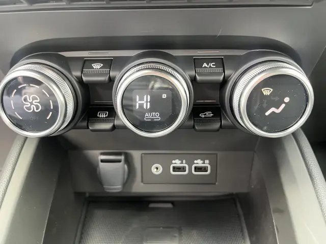 Mitsubishi Colt 1.0T MT First Edition 2024 Benzine 13