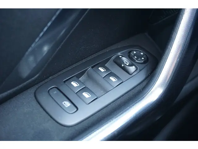 Peugeot 2008 1.2 VTi Allure 2014 Benzine 22