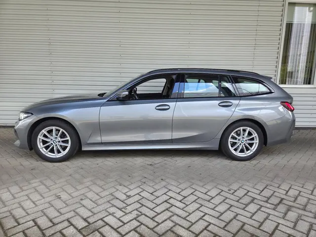 BMW 3 Serie Touring 318i 2023 Benzine 15