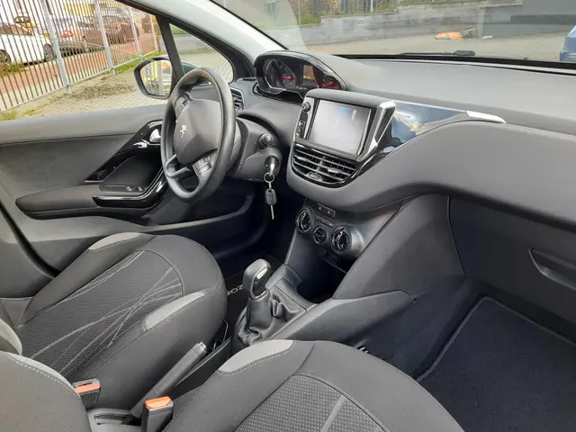 Peugeot 208 1.0 VTi Access 2013 Benzine 11