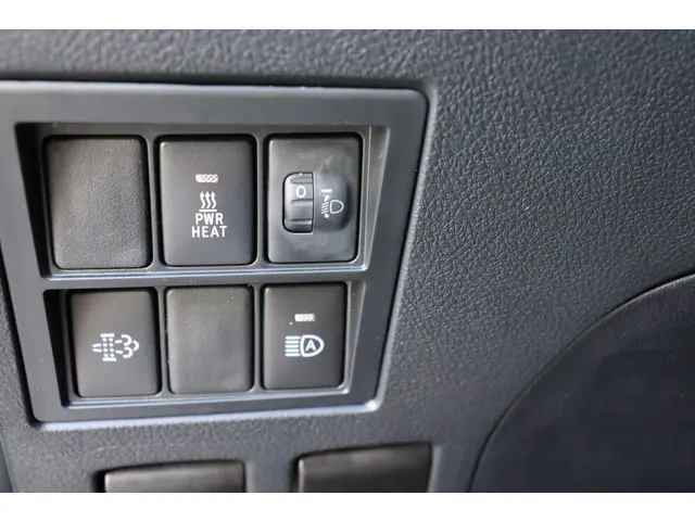 Toyota Hilux 2.4 D-4D Double Cab Challenger 2024 Diesel 26