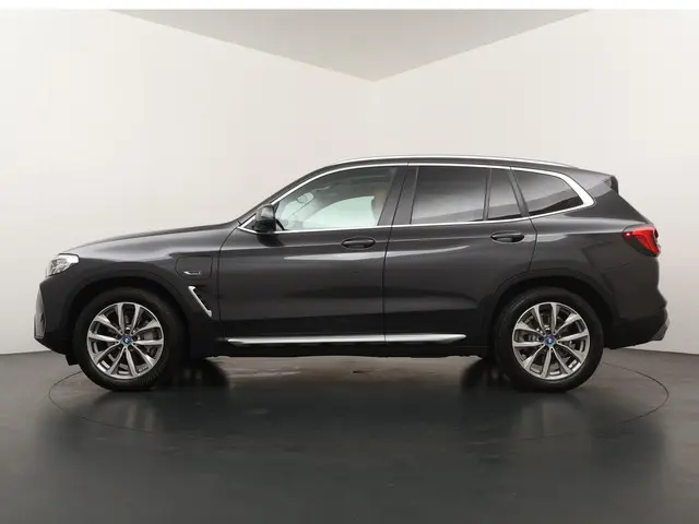 BMW X3 xDrive30e High Executive 2022 Hybride Benzine 12