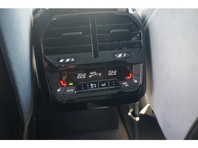 BMW iX xDrive60 2025 Elektrisch 22