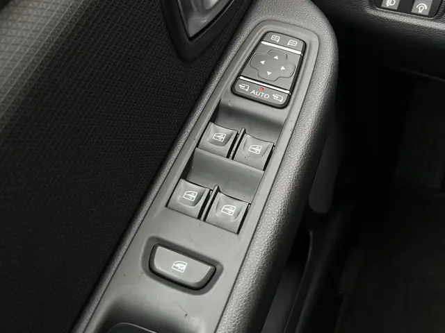 Renault Clio 0.9 TCe Intens 2018 Benzine 18