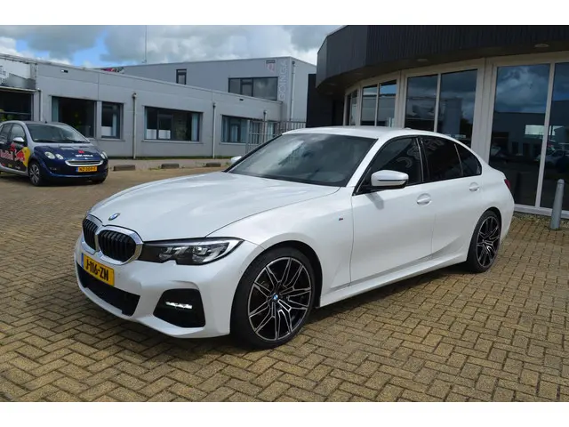 BMW 3 Serie 2.0 260 pk M-Sport Edition / 19"M / 2020 Benzine 24