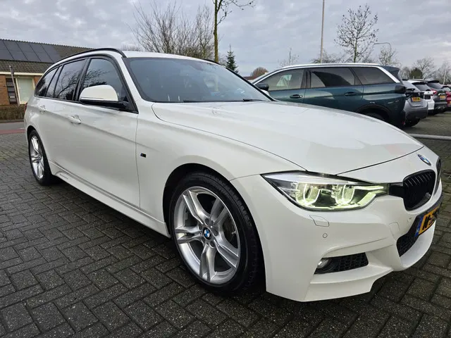 BMW 3 Serie Touring 318i M Sport Edition 2019 Benzine 20