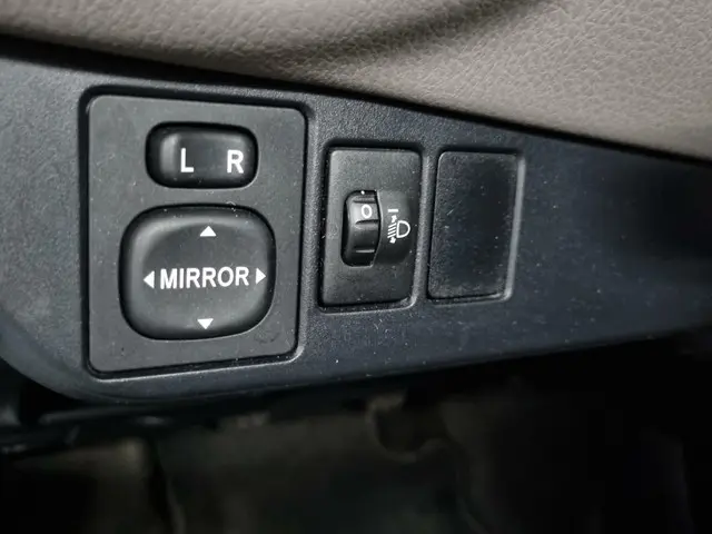 Toyota Yaris 1.3 VVT-i Dynamic Bi-Tone 2016 Benzine 23