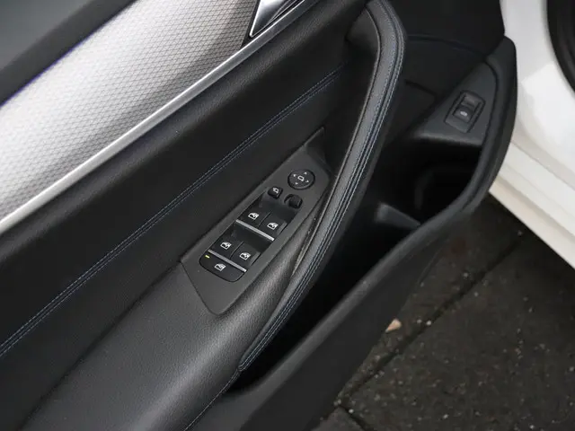 BMW 5 Serie Touring 520i High Executive 2019 Benzine 19