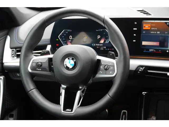 BMW X1 sDrive18i 2025 Benzine 12