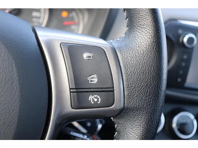 Toyota Yaris 1.3 VVT-i Aspiration, 2015 Benzine 16