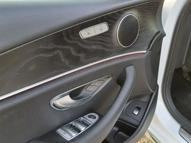 Mercedes-Benz E-Klasse 200 Premium 2017 Benzine 26