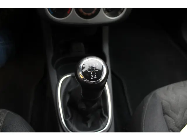 Opel Corsa 1.4-16V Design Edition 2013 Benzine 24