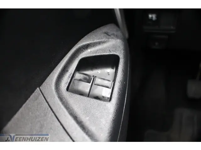 Peugeot 108 1.2 VTi Allure 2014 Benzine 12