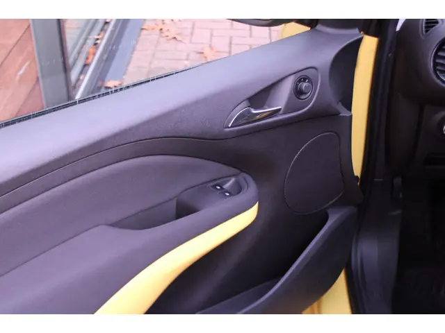 Opel ADAM 1.2 2015 Benzine 13